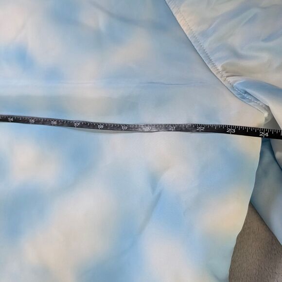 H&M Justine Skye Cloud Print Puffer Jacket Women's Medium Blue White Button Up - Picture 7 of 10